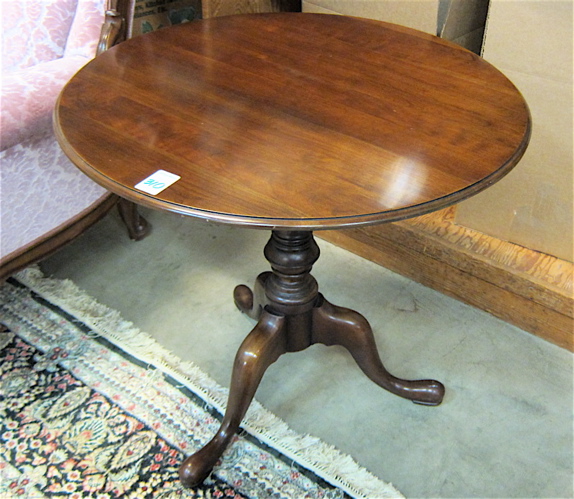 FEDERAL STYLE TILT-TOP TEA TABLE