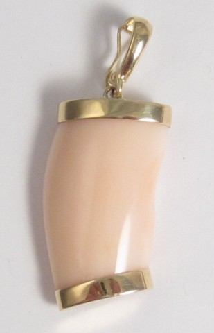 PINK CORAL AND YELLOW GOLD PENDANT 16f1b0