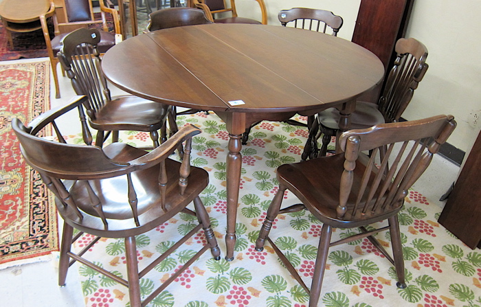 COLONIAL STYLE DROP-LEAF DINING