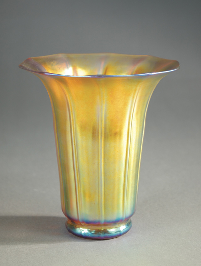 STEUBEN AURENE ART GLASS VASE iridescent 16f258