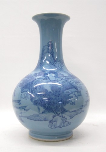 CHINESE BLUE PORCELAIN VASE of 16f262
