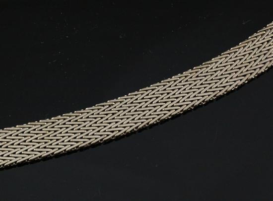 A 9ct gold woven link bracelet 171a67