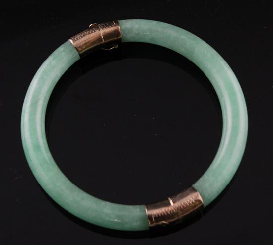 A Chinese gold mounted jade bracelet