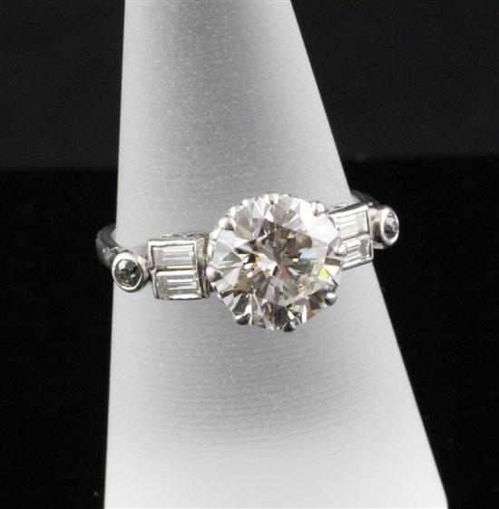 A 1950 s platinum set solitaire 171a86