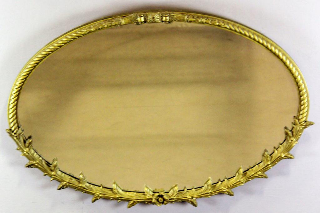 A Fine American Giltwood Oval MirrorDecorated 171b8a