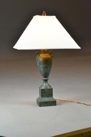 TABLE LAMP WITH COPPER FINISHAn 171b9a