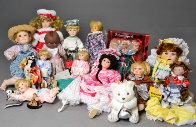 (16)Various Collector DollsIncluding