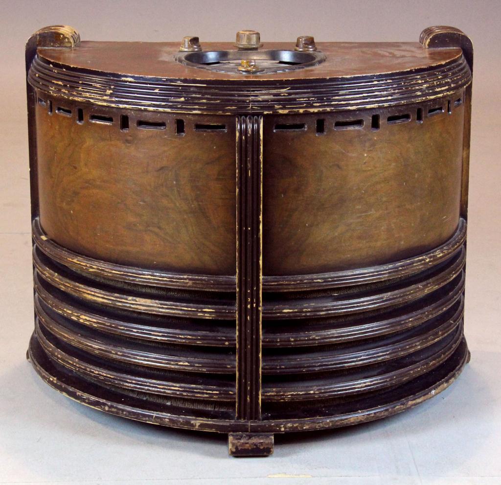 Art Deco Style Zenith RadioBarrel-form