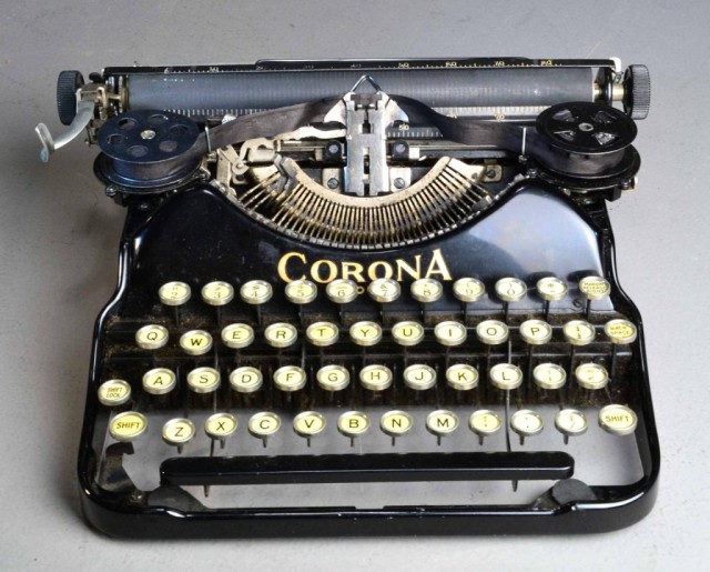 VINTAGE CORONA MODEL FOUR TYPEWRITERCorona 171c52