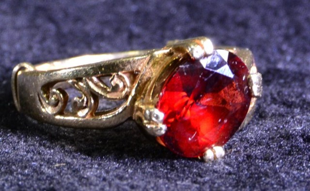 GOLD AND TANZANIAN GARNET RINGLovely