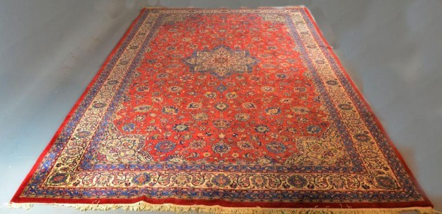 A FINE HAND MADE SAROUK WOOL CARPETCoral 171cdb