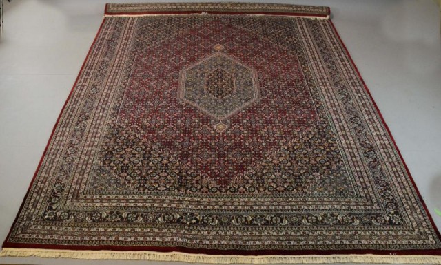 A FINE PERSIAN ISFAHAN CARPETWith
