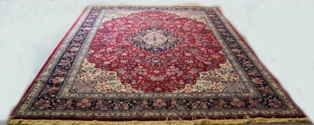 A FINE HAND MADE WOOL PERSIAN CARPETBurgundy 171d39