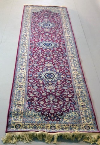 A FINE HAND MADE WOOL PERSIAN RUNNERRaspberry 171db0