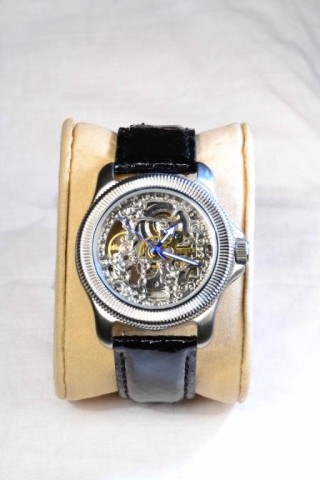 INVICTA MENS WATCH W/ SNAKESKINVery