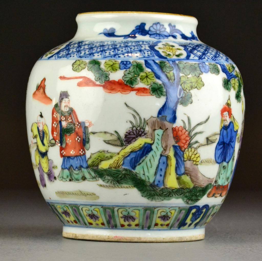 Chinese Qing Wucai Porcelain JarFinely