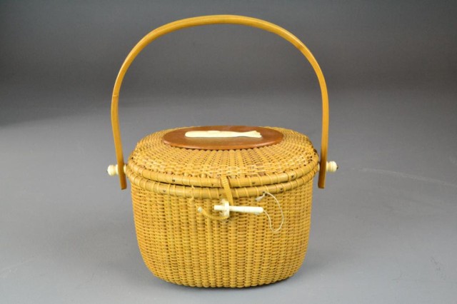 NANTUCKET BASKET PURSE W/ OXBONE WHALEVery