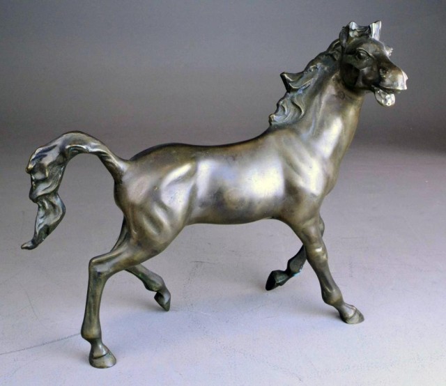BRONZE STATUE OF STANDING HORSEVery 1720ab