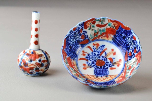 (2) PIECES JAPANESE IMARI - VASE