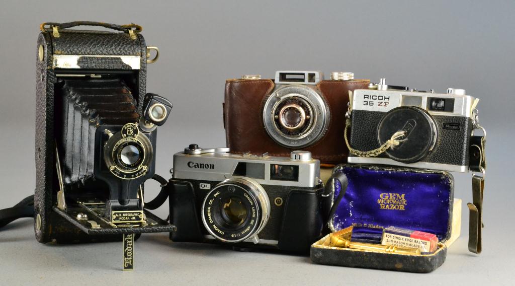 (5) Lot of Vintage Cameras with