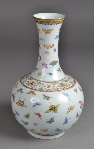 Chinese Butterfly VaseLarge bulbous 172185