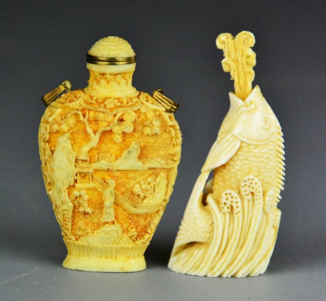  2 Chinese Carved Snuff Bottles 17219a