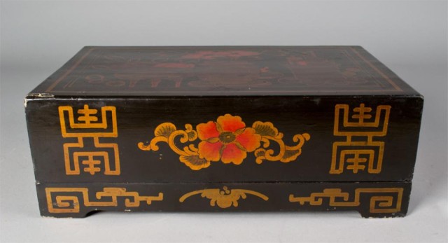 Chinese Lacquered Sweet Meat BoxCovered 17219d