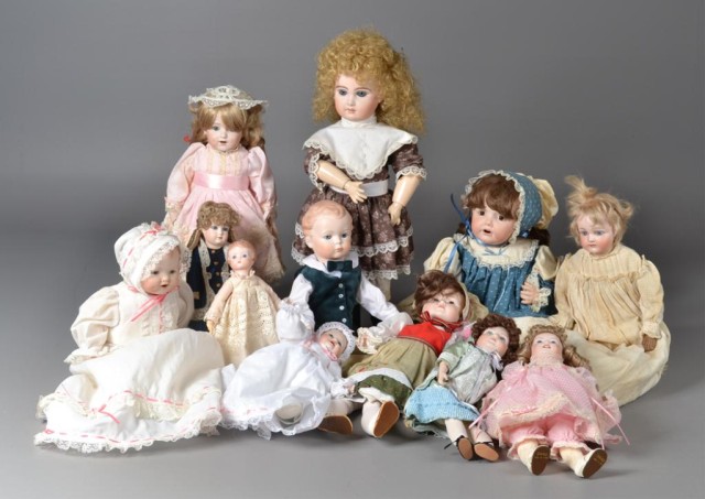 Grouping of (14) Porcelain Dolls and