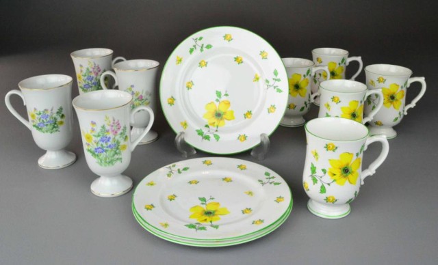 (12) ROYAL VICTORIA FINE BONE CHINA