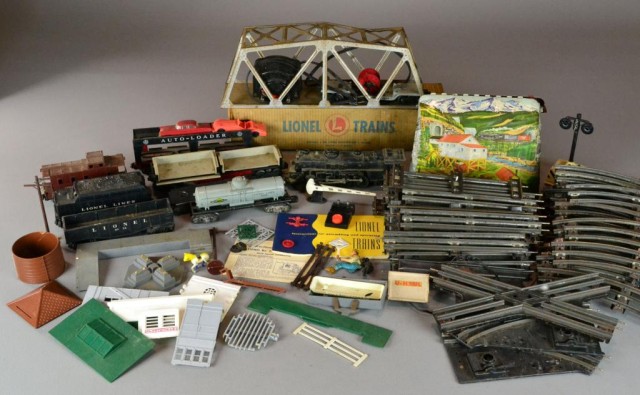  50 Lionel Trains and EquipmentTo 1722bd