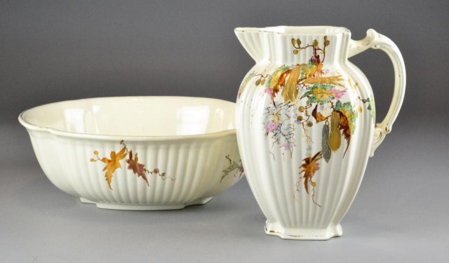 Porcelain Wash Bowl Set with Gilt DecorationLarge