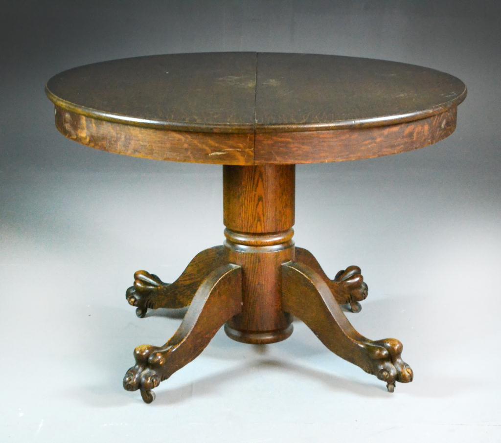 Antique Round Oak Table with Paw 17237e