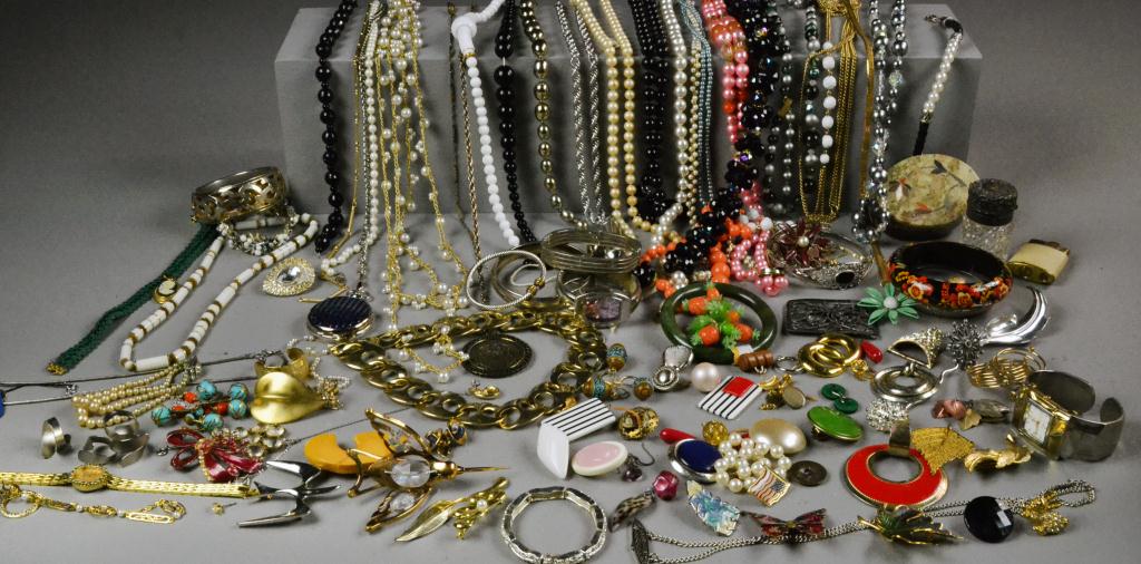 (500+) Piece Collection of Vintage JewelryConsisting