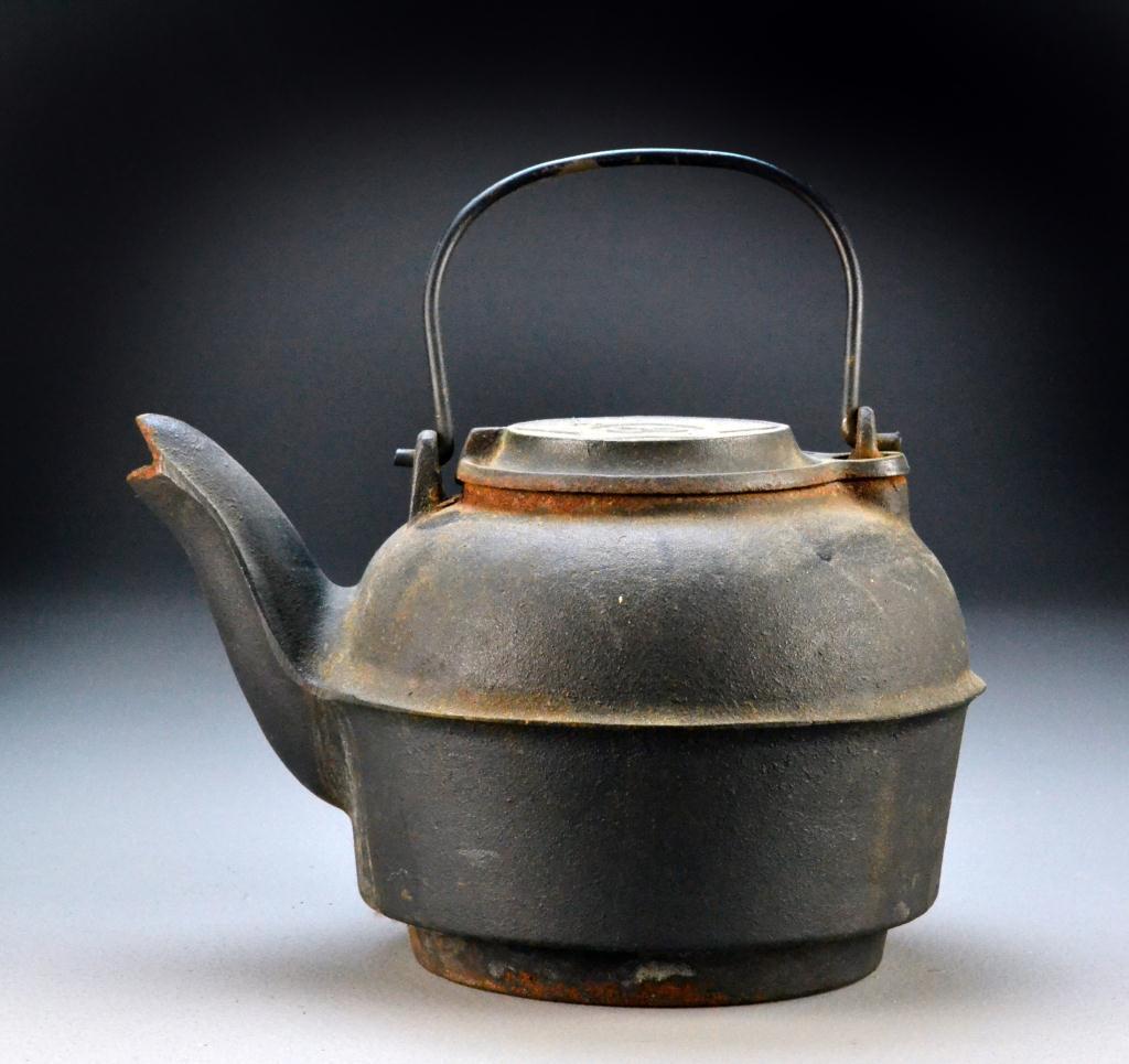 American Cast Iron Tea PotWith 172492