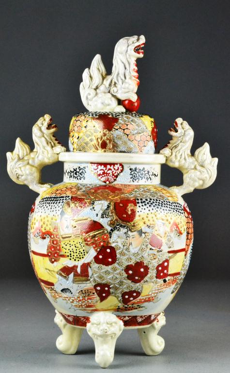A Fine Japanese Satsuma Urn CoverFinely 172525