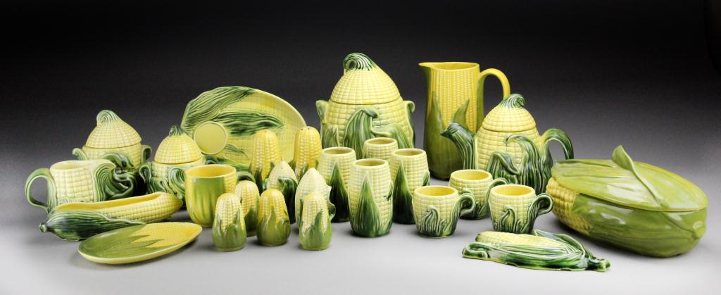(34) Shawnee Pottery - Corn Pattern