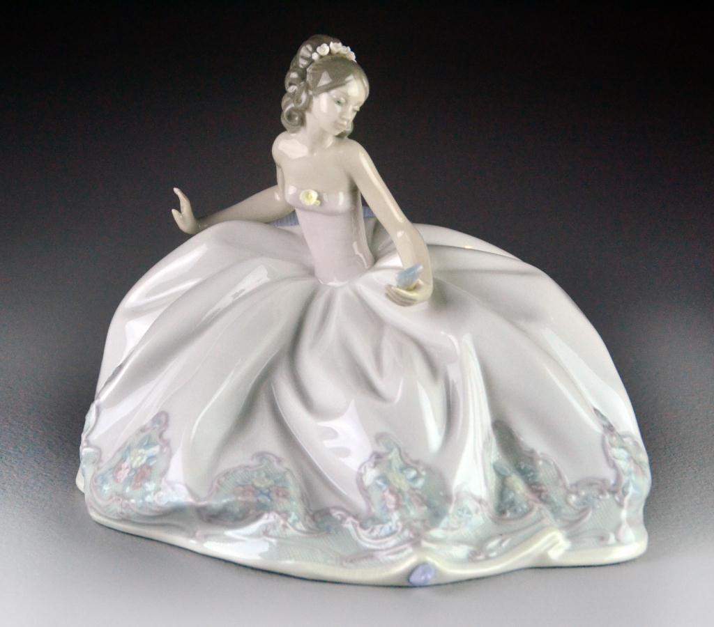 Lladro Porcelain Figurine Belle 172605