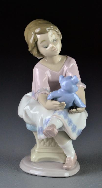 Lladro Porcelain Figurine Best 172607