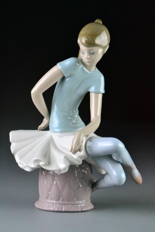 Lladro Porcelain Figurine Julia 1361 172612