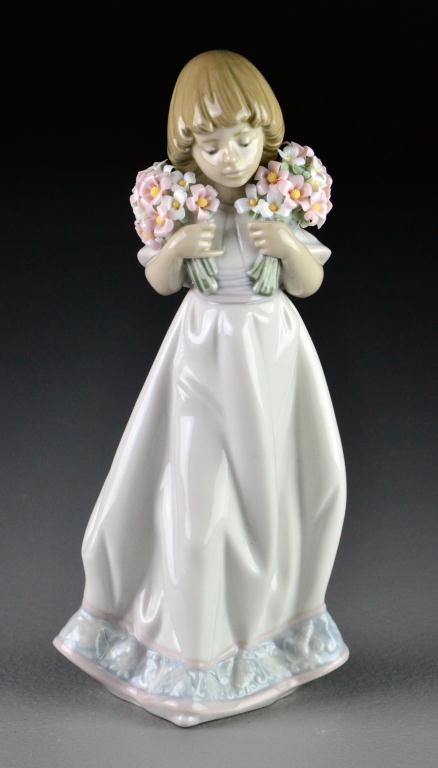 Lladro Porcelain Figurine Girl 172626