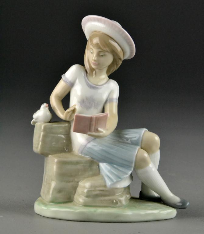 Lladro Porcelain Figurine of ''Sunday's