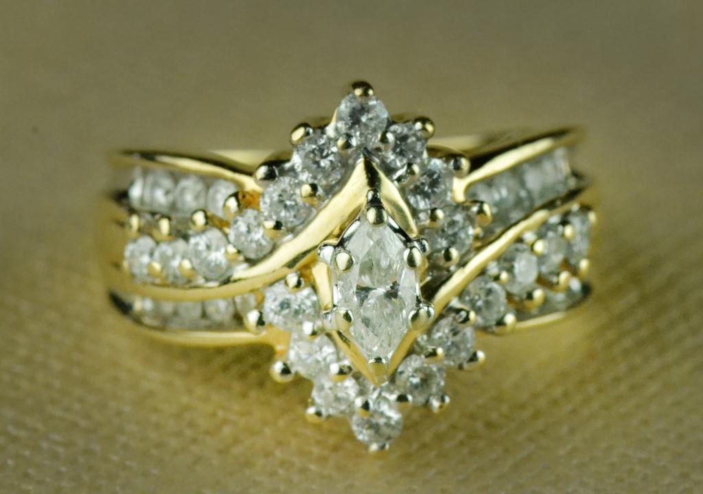 A Ladies 14K Gold And Diamond Wedding 172640