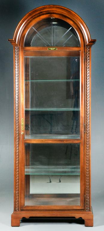 Howard Miller Mahagony Curio CabinetCurved 172663