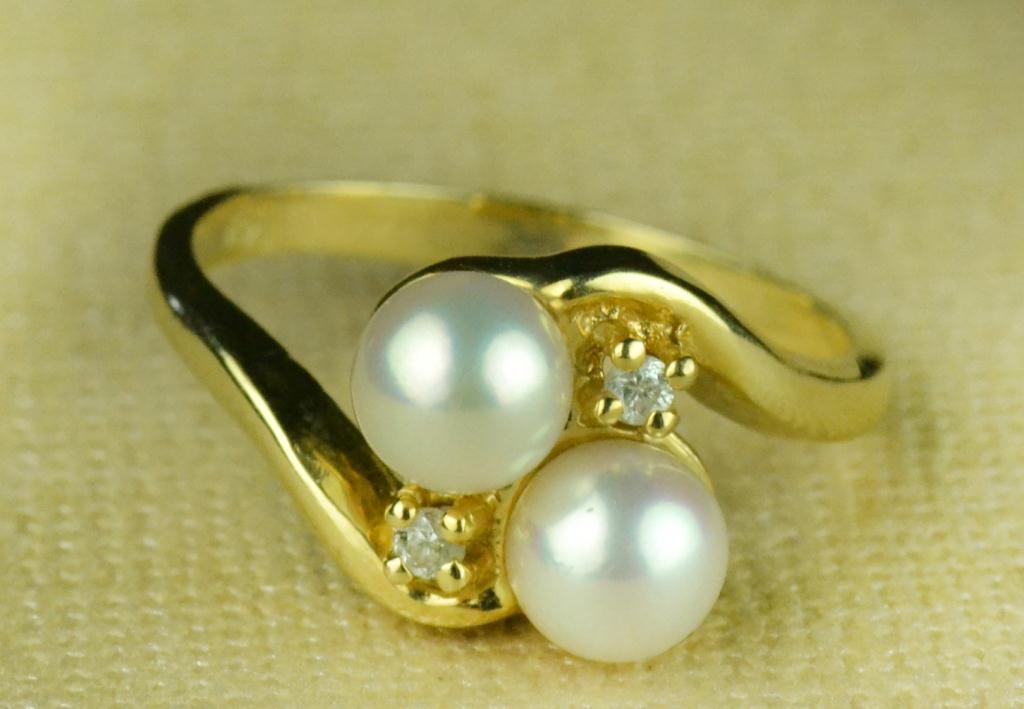 14K Gold and Pearl RingTwo pearls