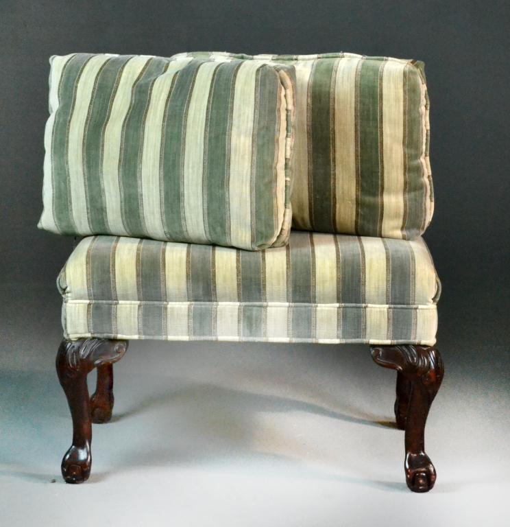  3 Footstool with Two PillowsUpholstered 17271b