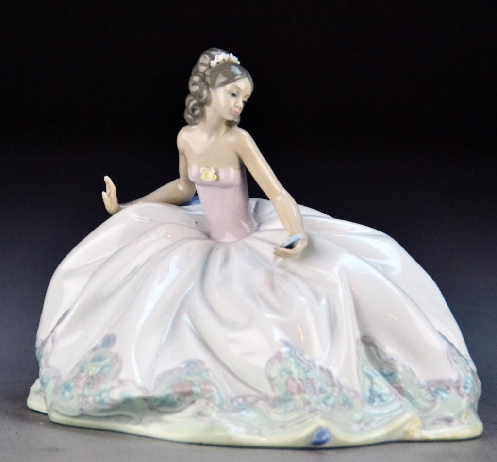 Lladro Porcelain FigurineDaisa Depicting