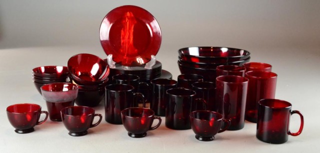 (44) Pcs. Ruby Glass - FranceTo