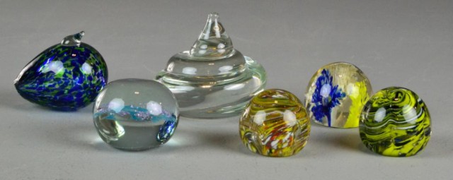  6 Collection of Glass PaperweightsSelection 1728f3