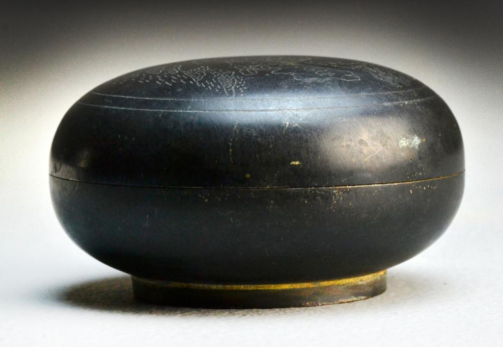 Chinese Bronze Ink BoxFinely etched 1729b7