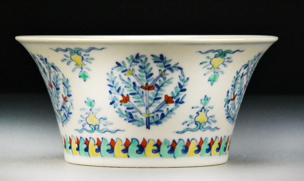 Chinese Dou Cai Porcelain BowlThe